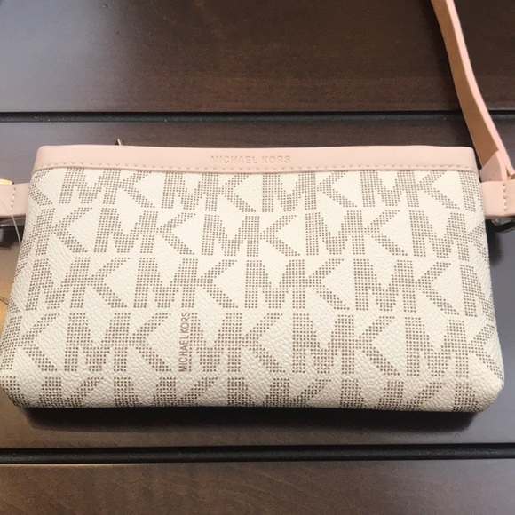 Michael Kors Handbags - 🆕Michael Kors Belt Bag